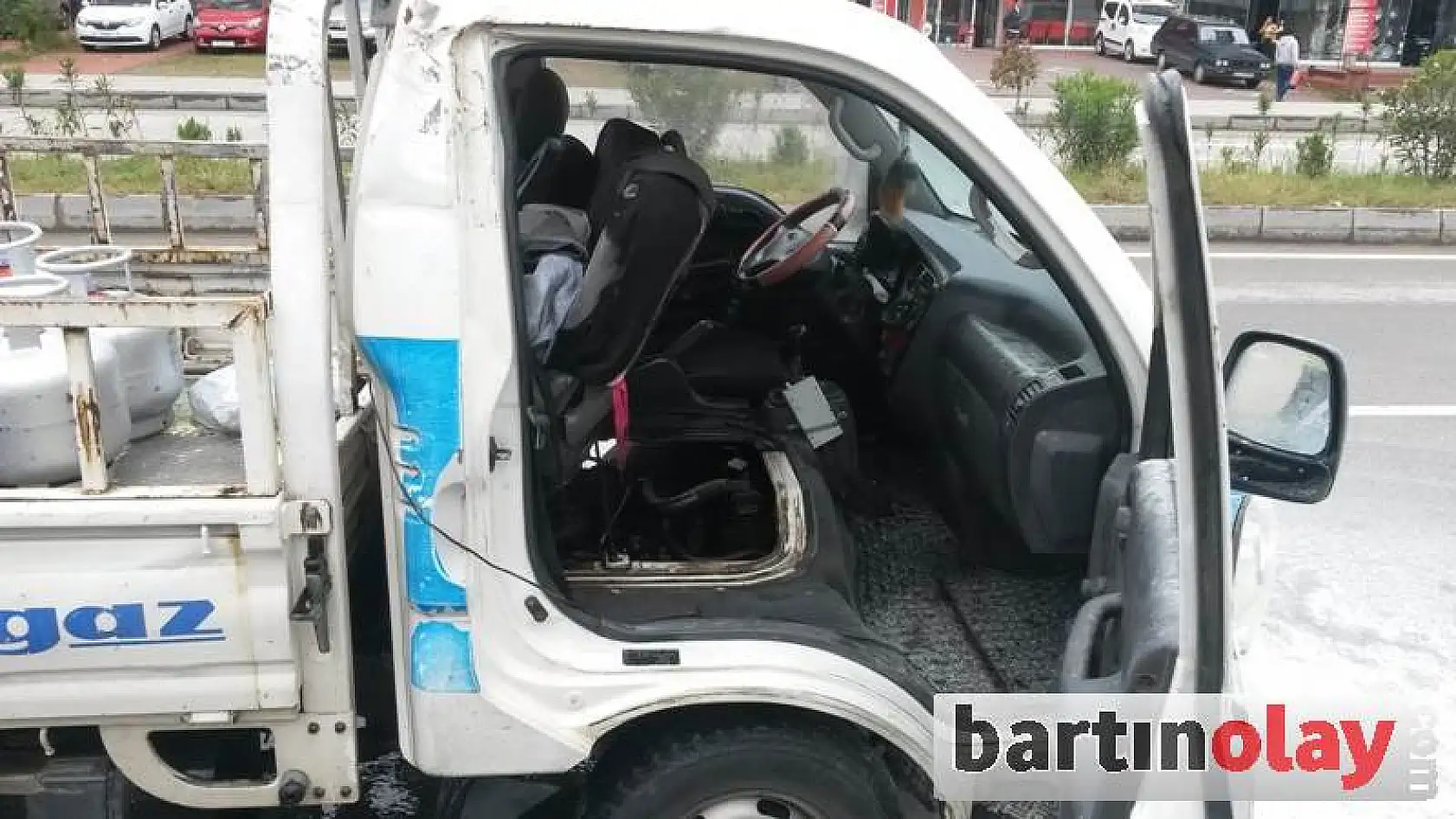 Tüp yüklü kamyonet alev aldı