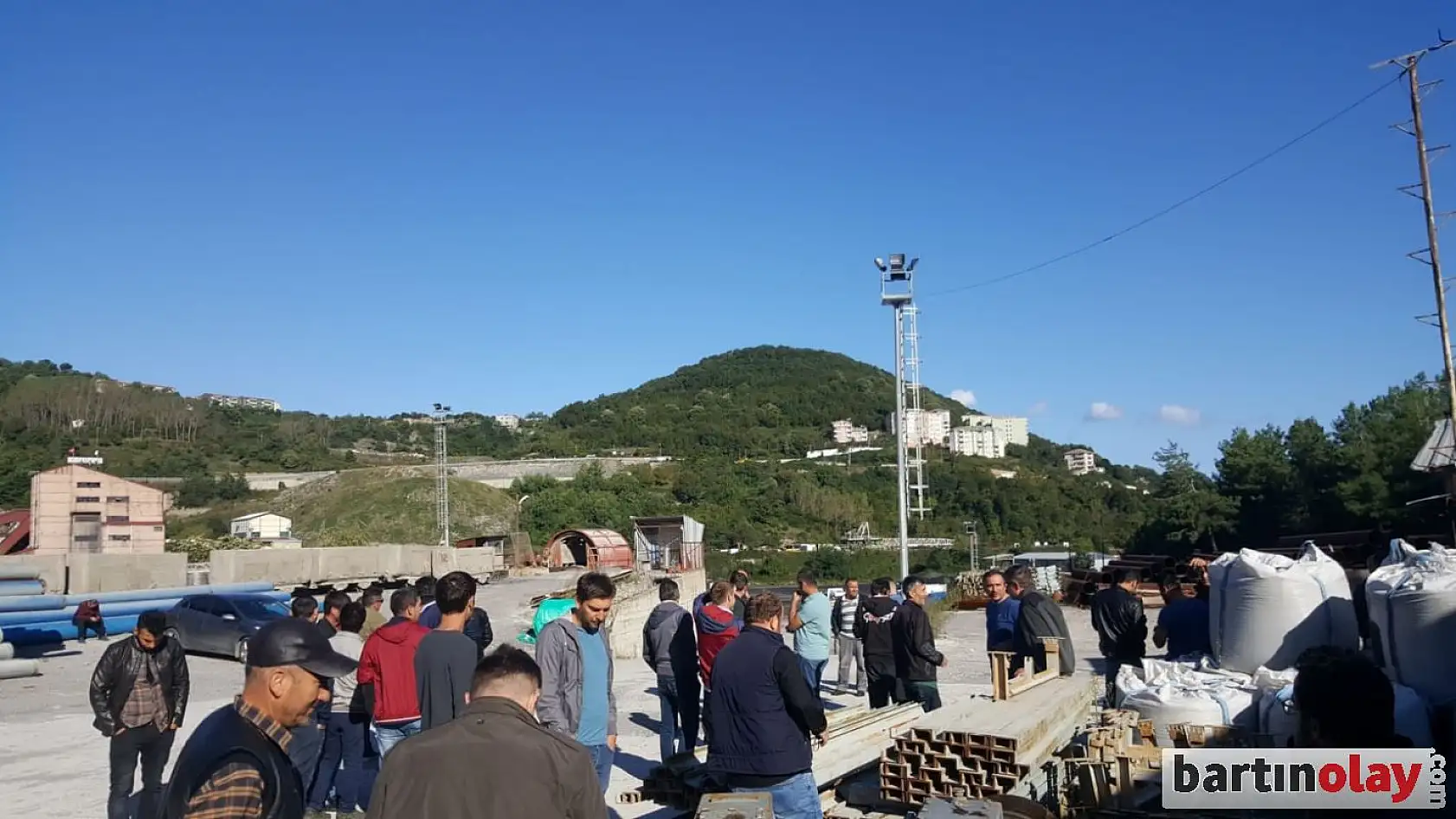 2 işçi kuleye çıktı