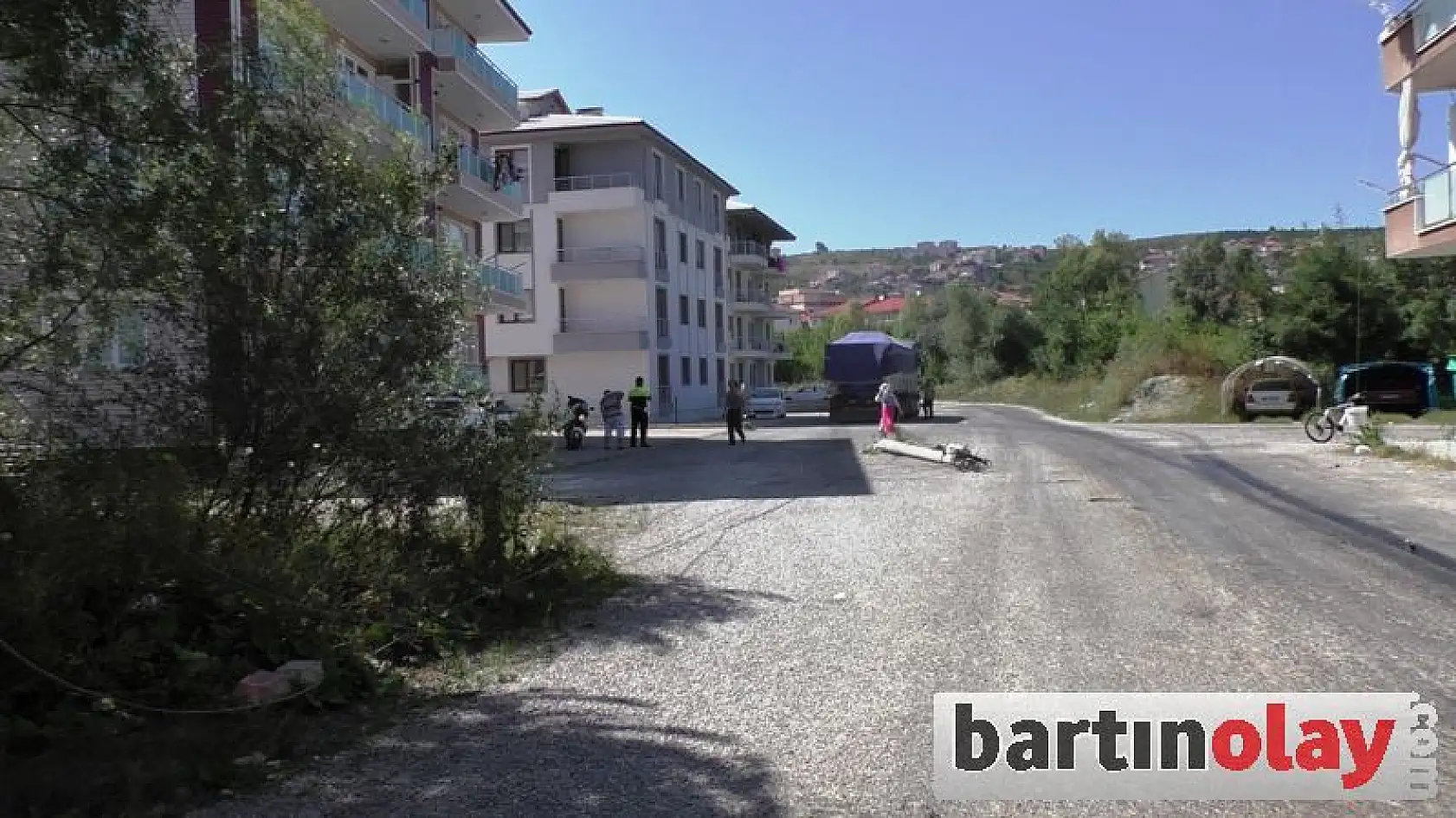 Kamyon Elektrik Direğine Çarptı