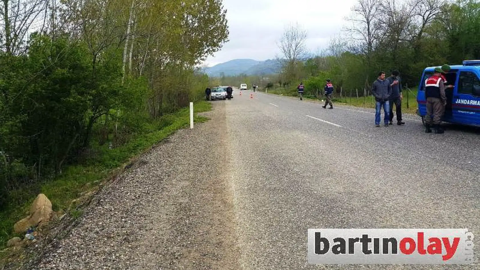 Otomobil Şarampole Yuvarlandı