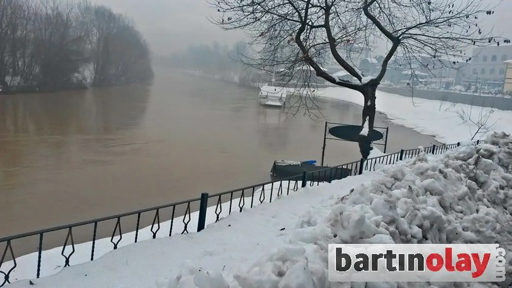 Karlar eriyor, ırmak yükseliyor