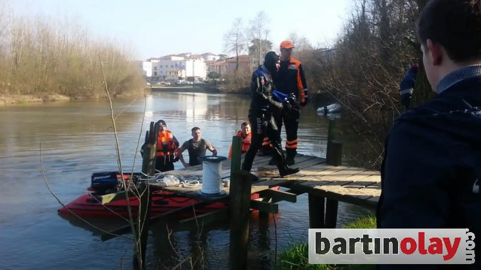 Irmağa düşen vatandaşı arama çalışmaları sürüyor