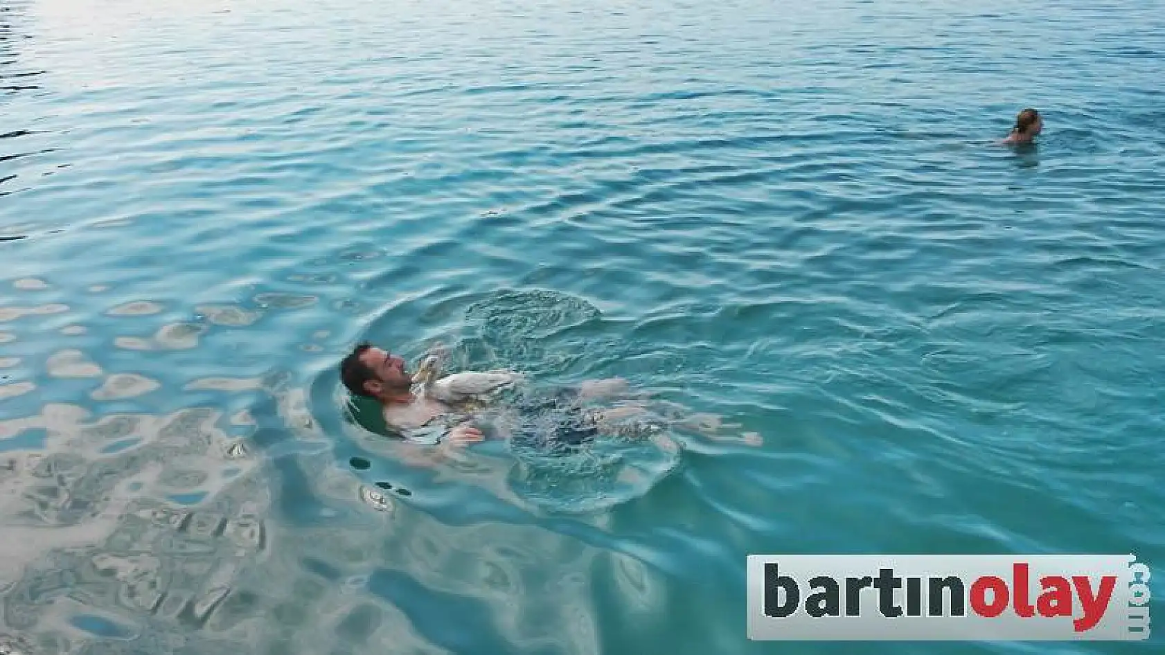 Ördek İle Dostluğu Görenleri Şaşırtıyor