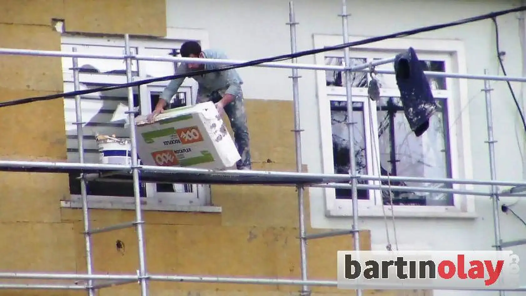 Devlet binasında tedbirsiz çalışma