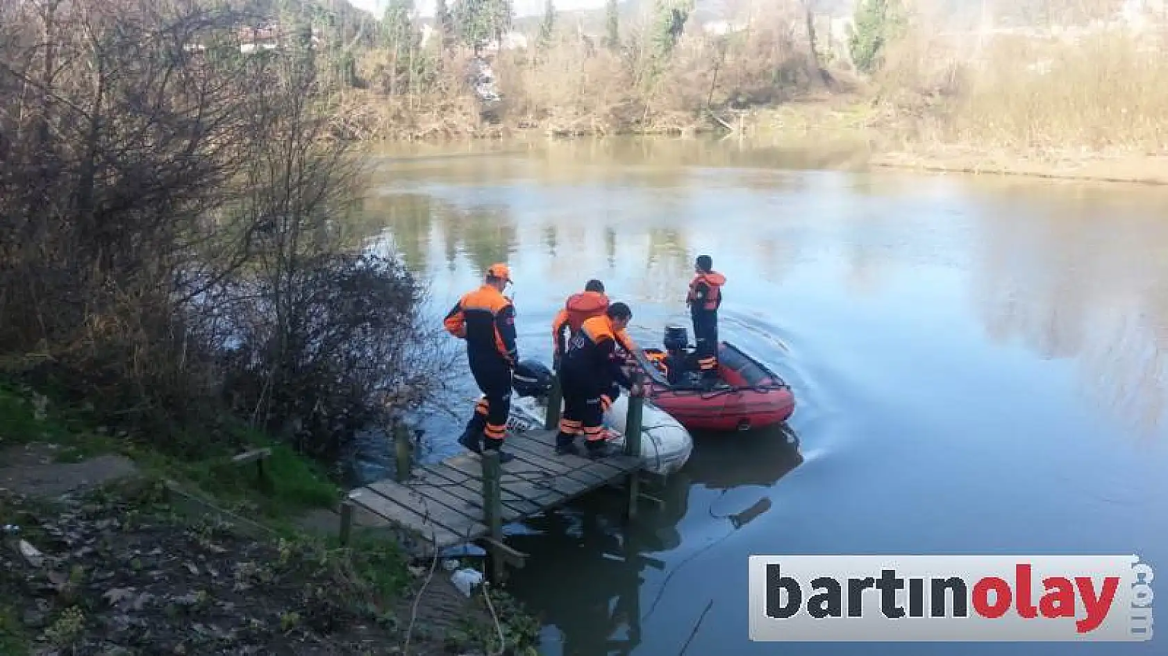 Irmağa düşen vatandaşı arama çalışmaları sürüyor