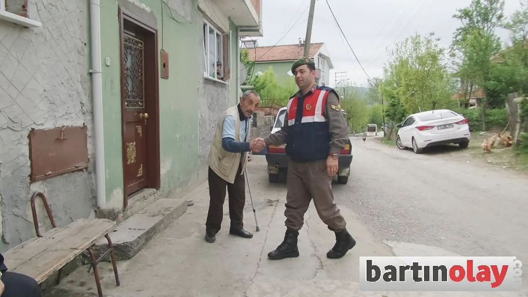 Jandarma köylüleri uyarıyor