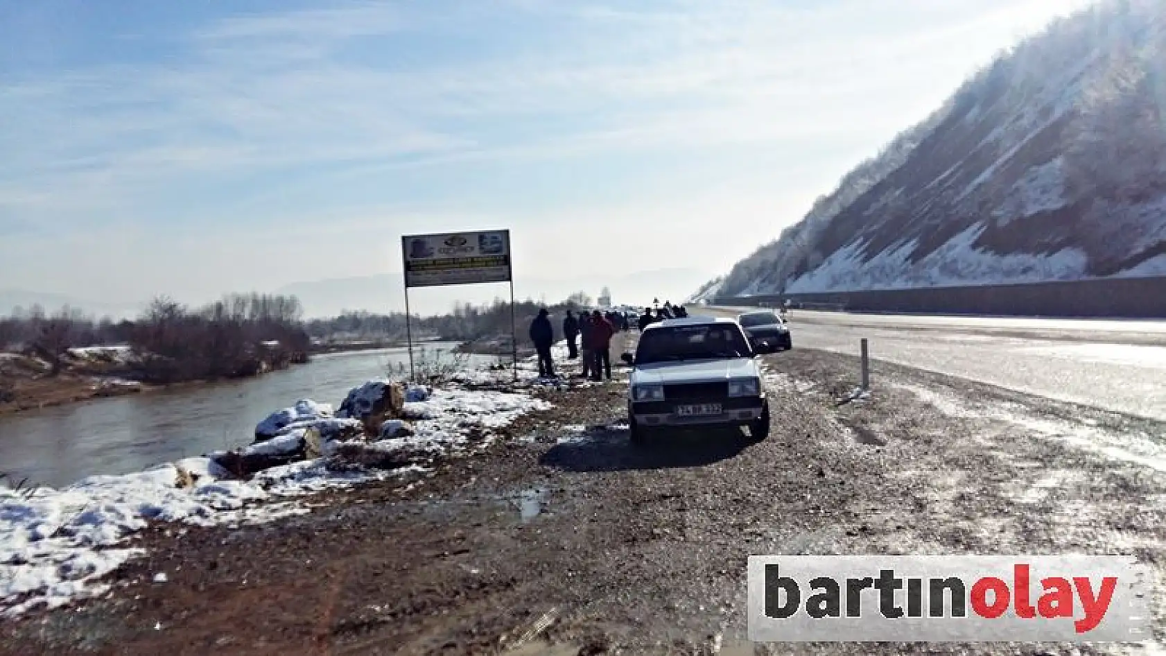 Vurduğu ördeği almak isterken ırmakta kayboldu