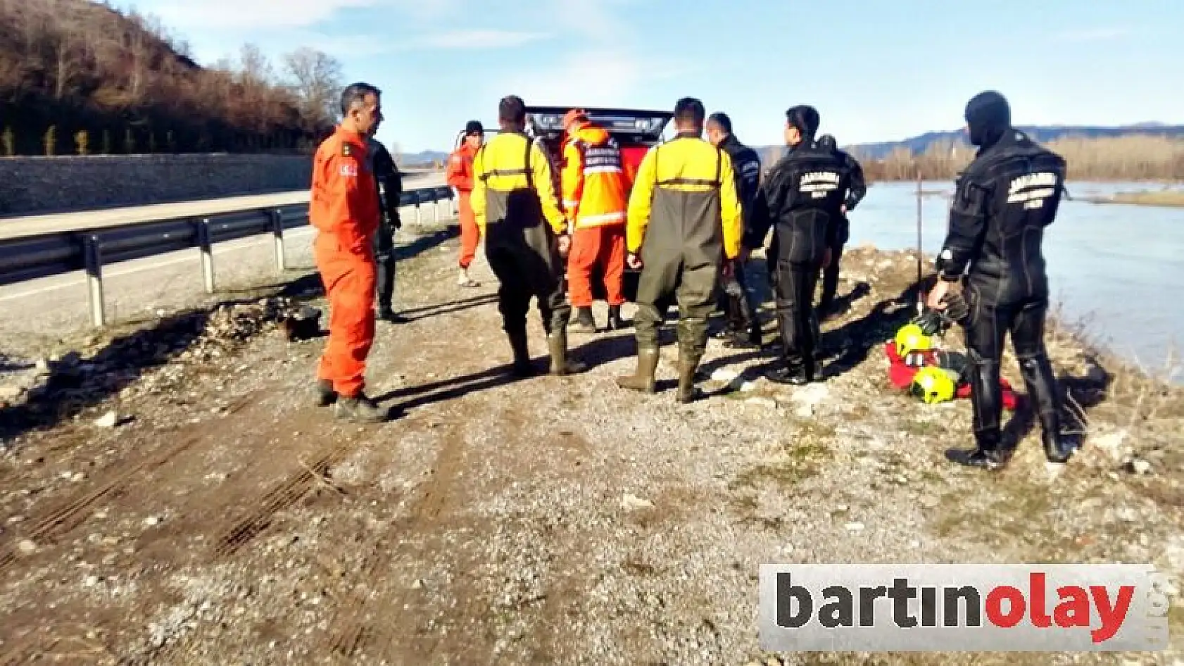 Kayıp avcı dalgıçlarca didik didik aranıyor