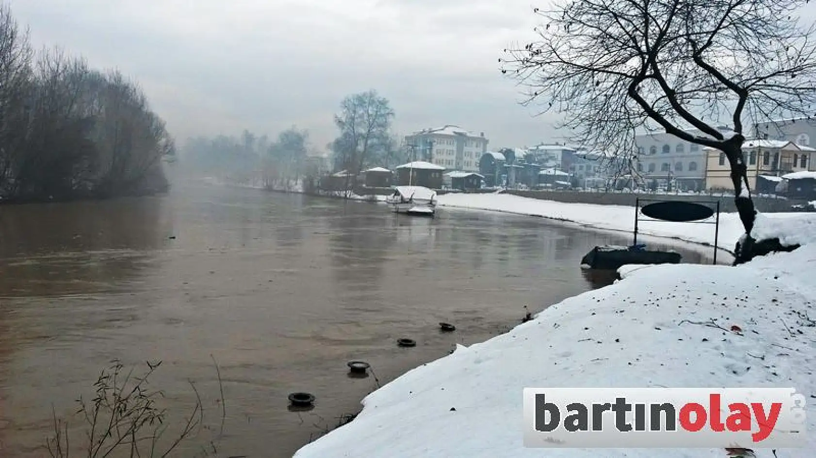 Karlar eriyor, ırmak yükseliyor