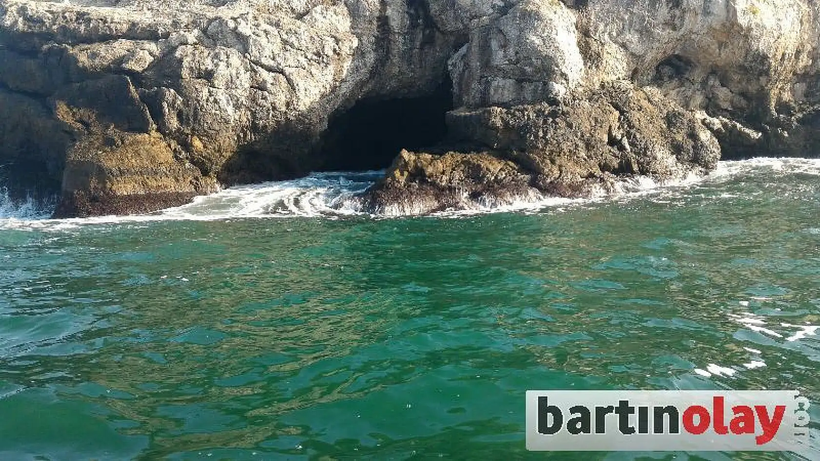 Kayalıklardan denize düşerek boğuldu