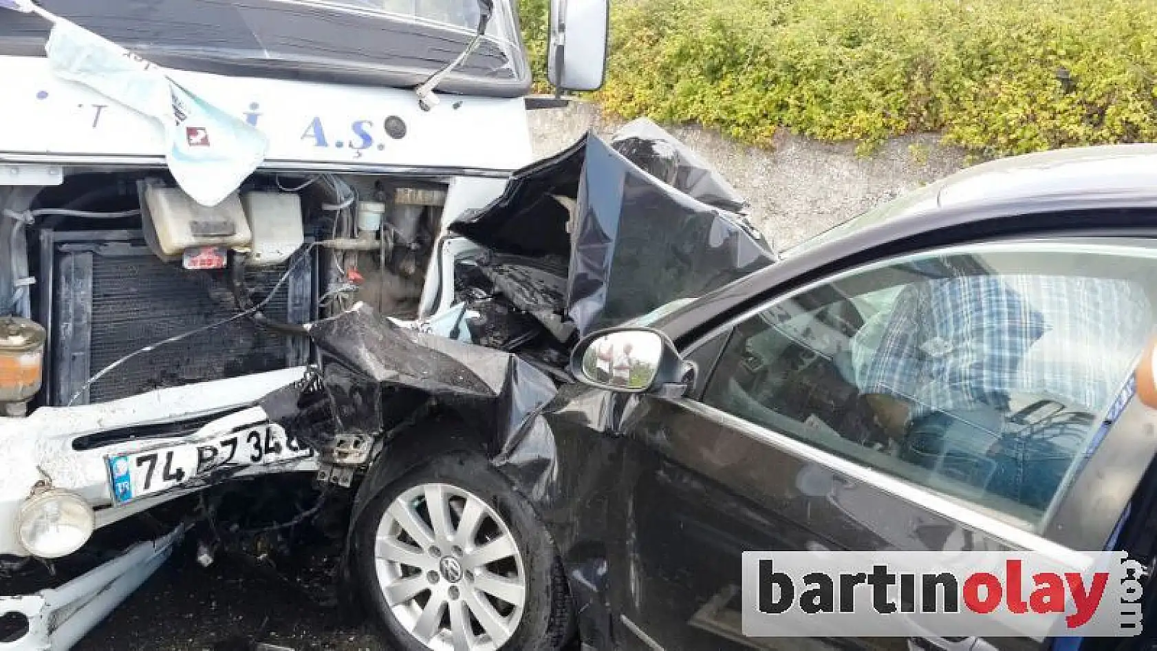 Mugada yolunda feci kaza:11 yaralı