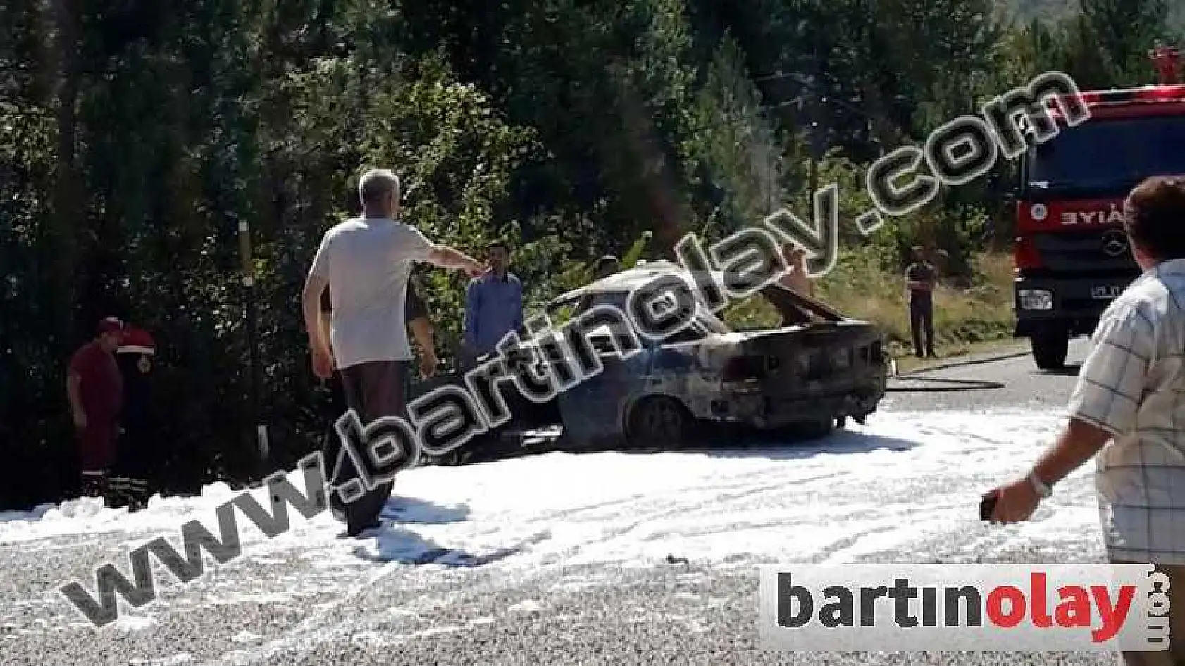 KAZA YAPAN ARAÇ ALEV ALEV YANDI