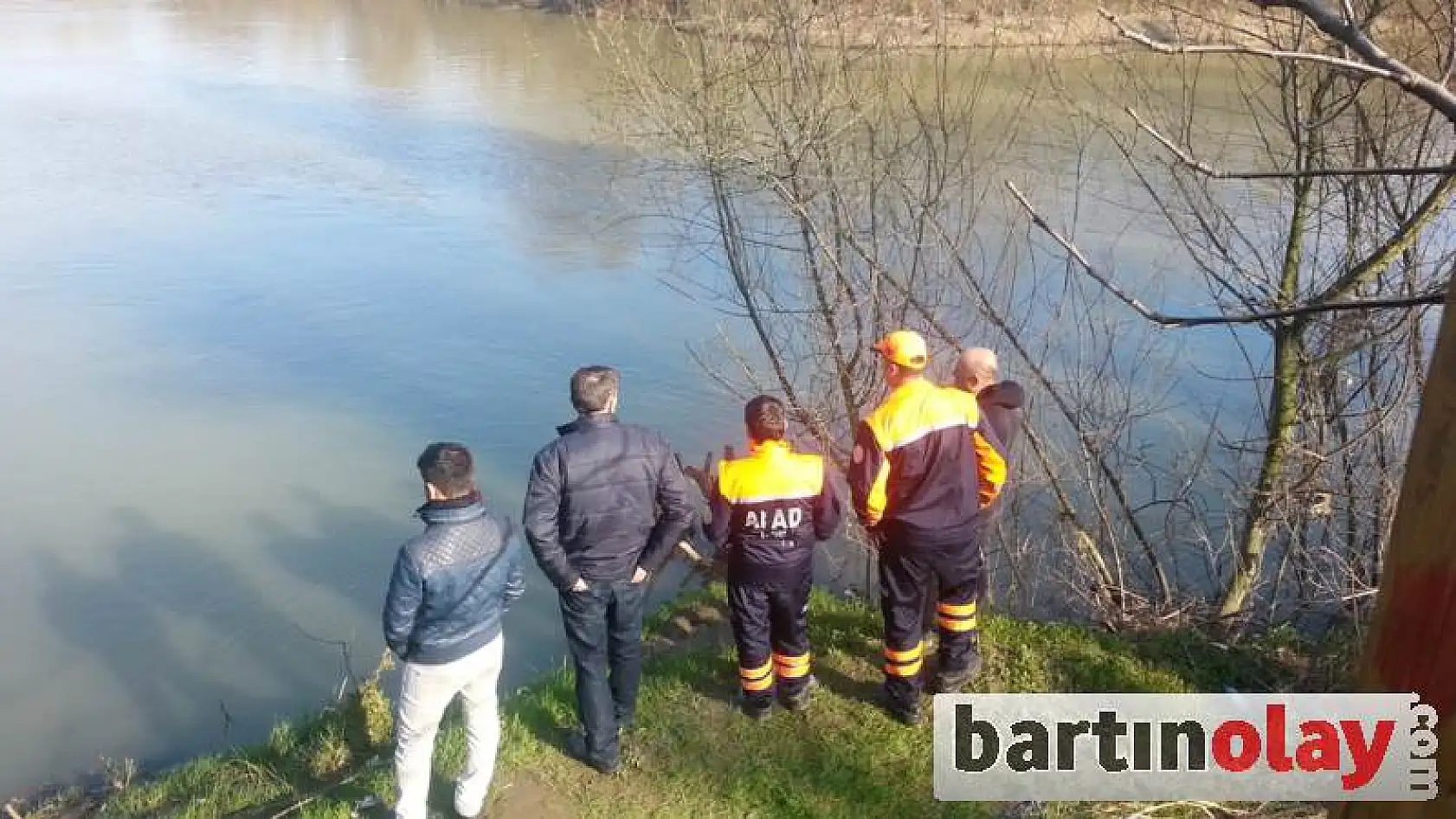 Irmağa düşen vatandaşı arama çalışmaları sürüyor