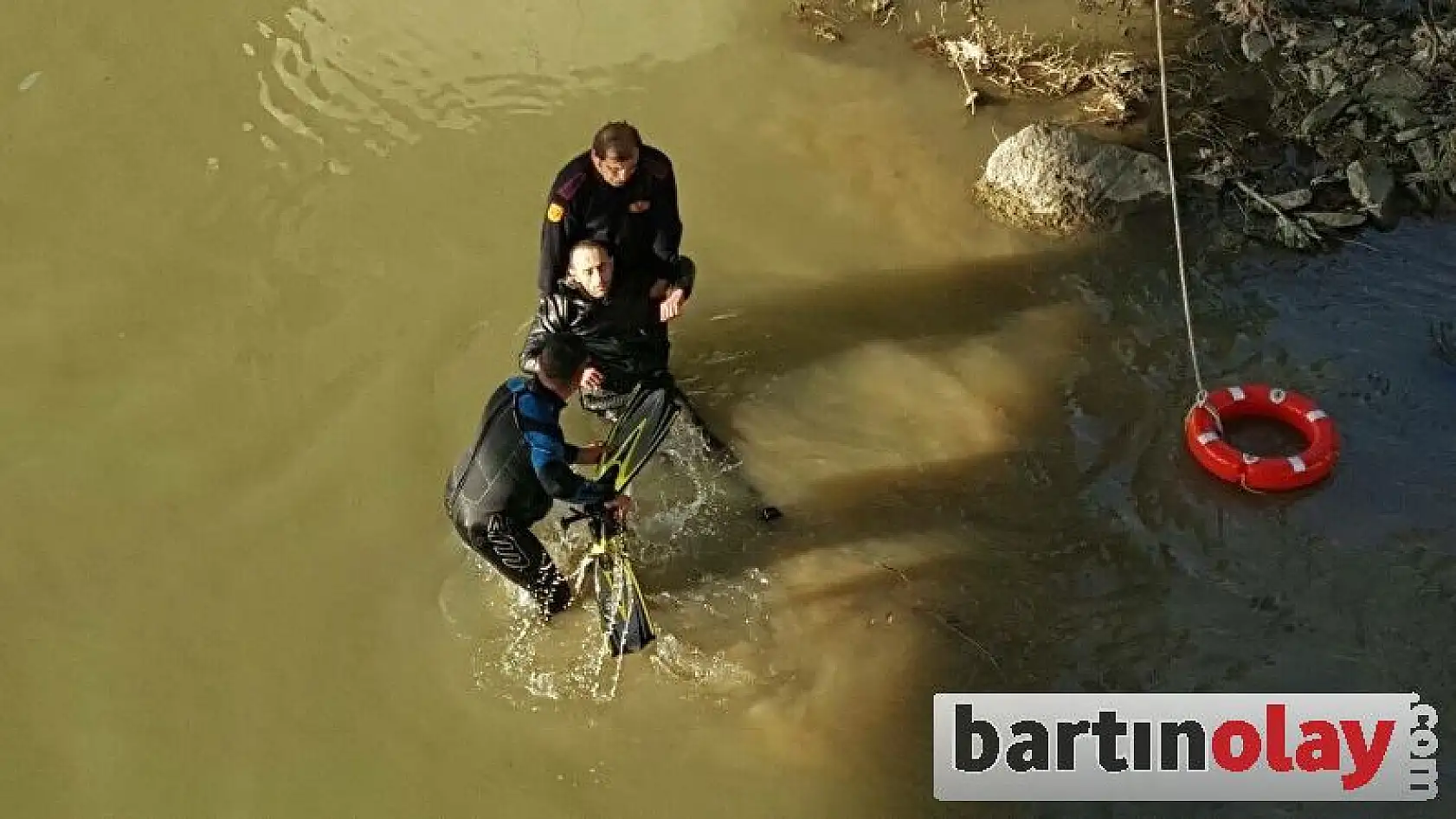 İntihar etmek isteyen şahıs ırmağa atladı