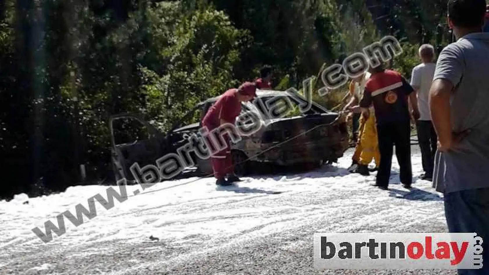 KAZA YAPAN ARAÇ ALEV ALEV YANDI