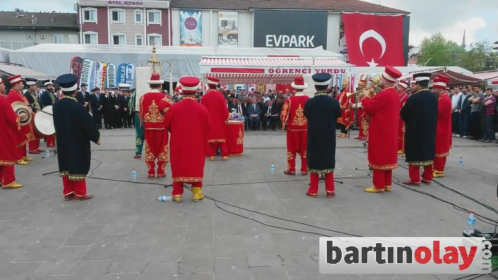 Hayır Çarşısına Görkemli Açılış