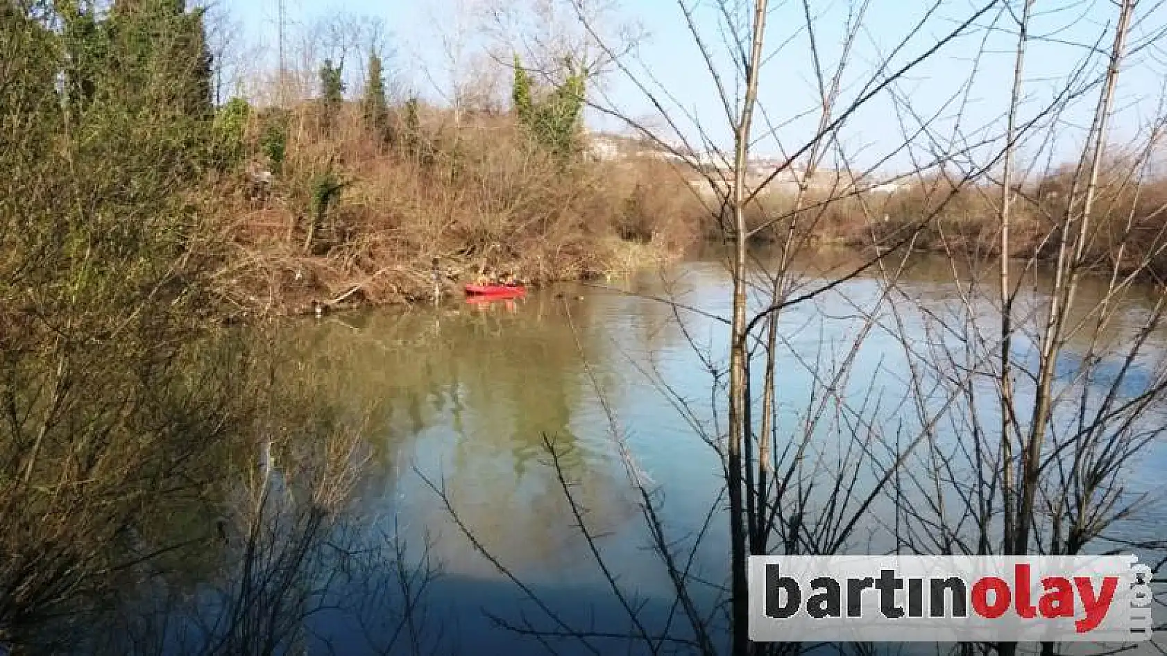 Irmağa düşen vatandaşı arama çalışmaları sürüyor