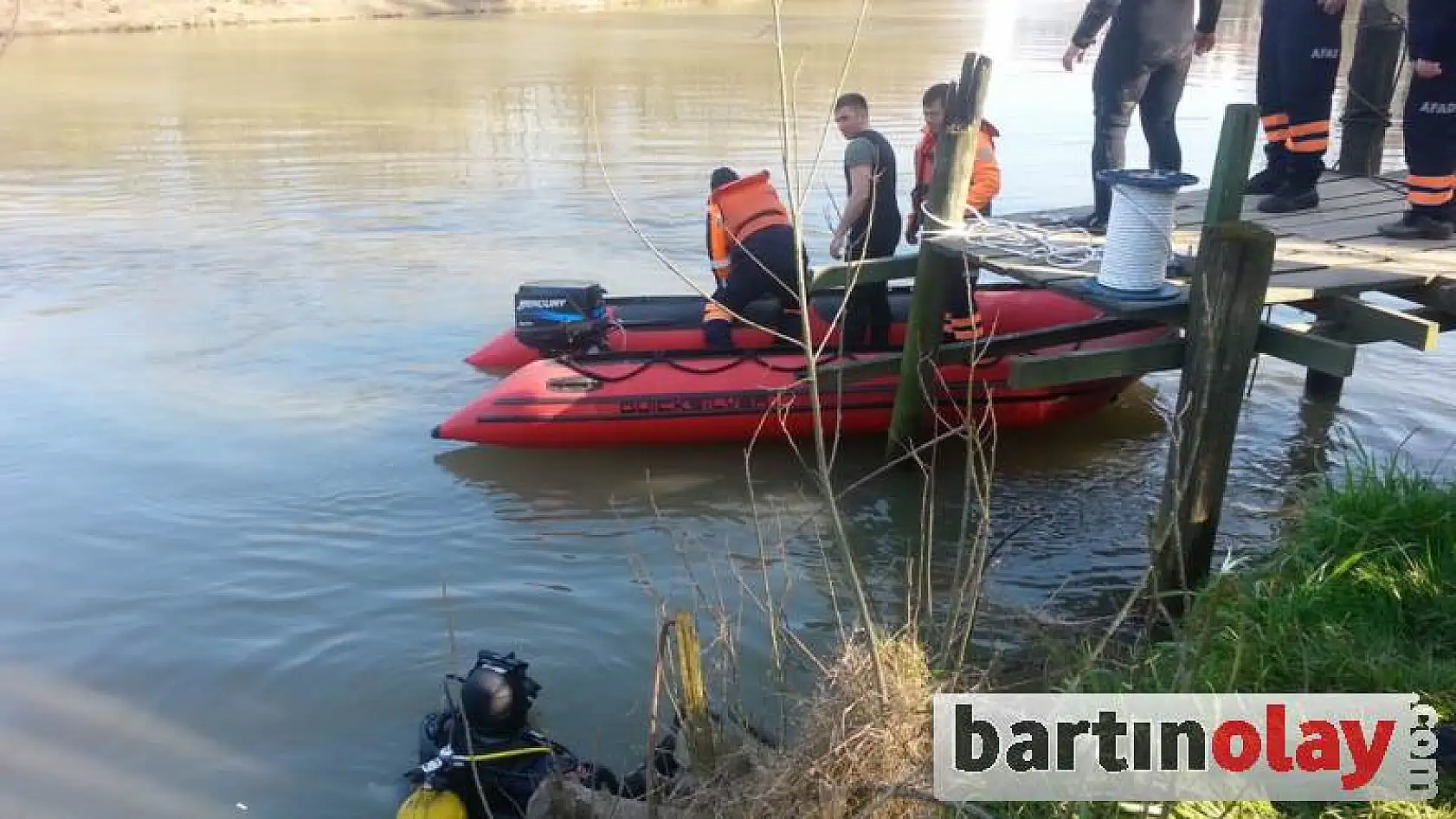 Irmağa düşen vatandaşı arama çalışmaları sürüyor
