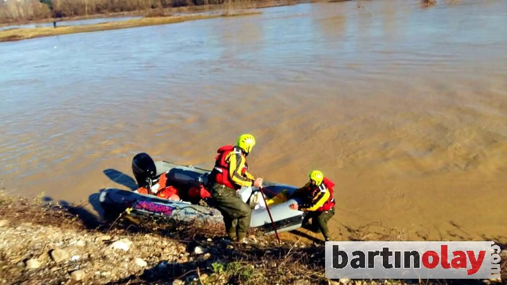Kayıp avcı dalgıçlarca didik didik aranıyor