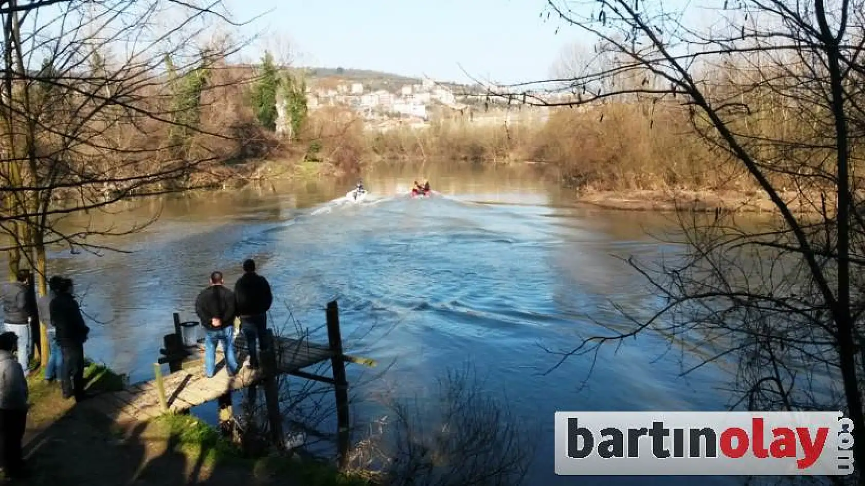 Irmağa düşen vatandaşı arama çalışmaları sürüyor