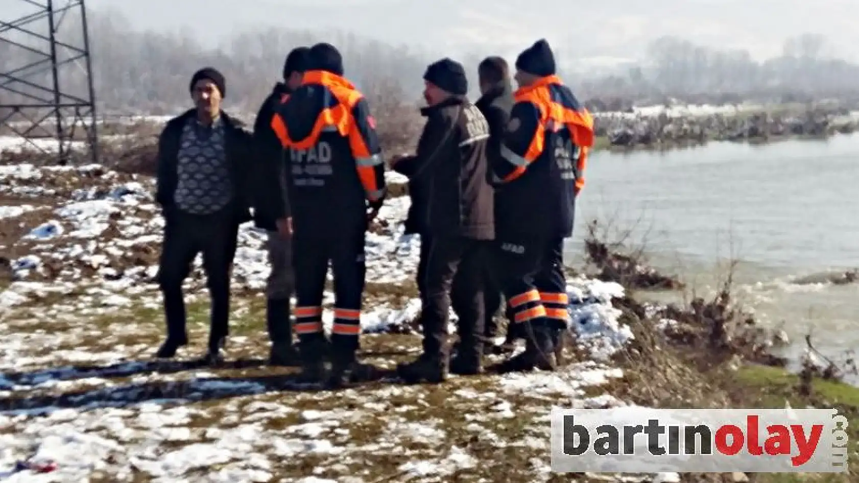 Vurduğu ördeği almak isterken ırmakta kayboldu