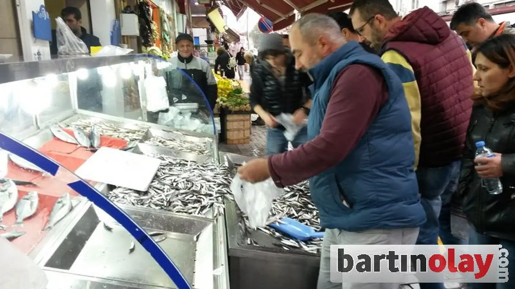 Vatandaş 'hamsi'ye akın etti