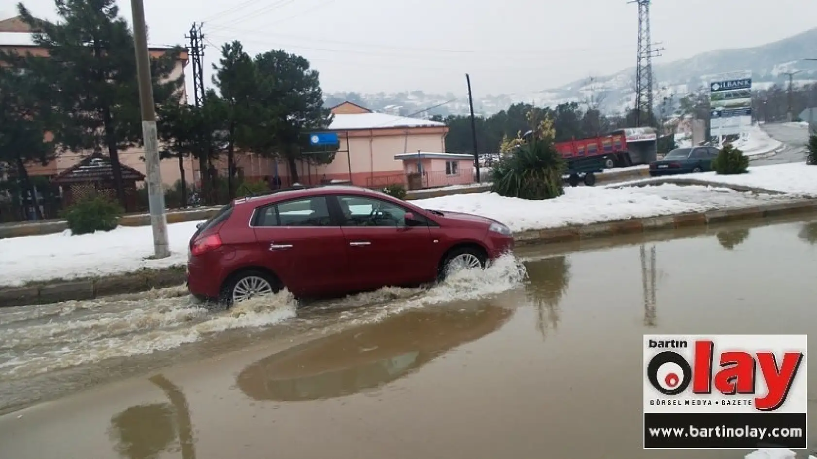 Kozcağız'da Eriyen Kar Sel Getirdi