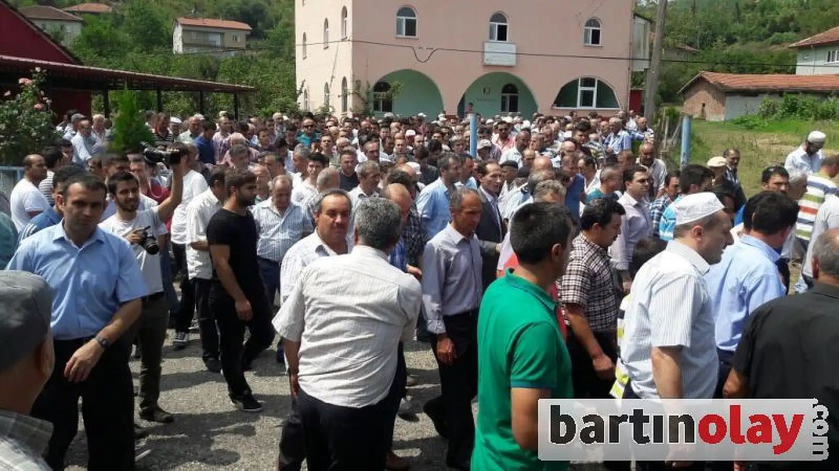 Kendini vuran polis toprağa verildi