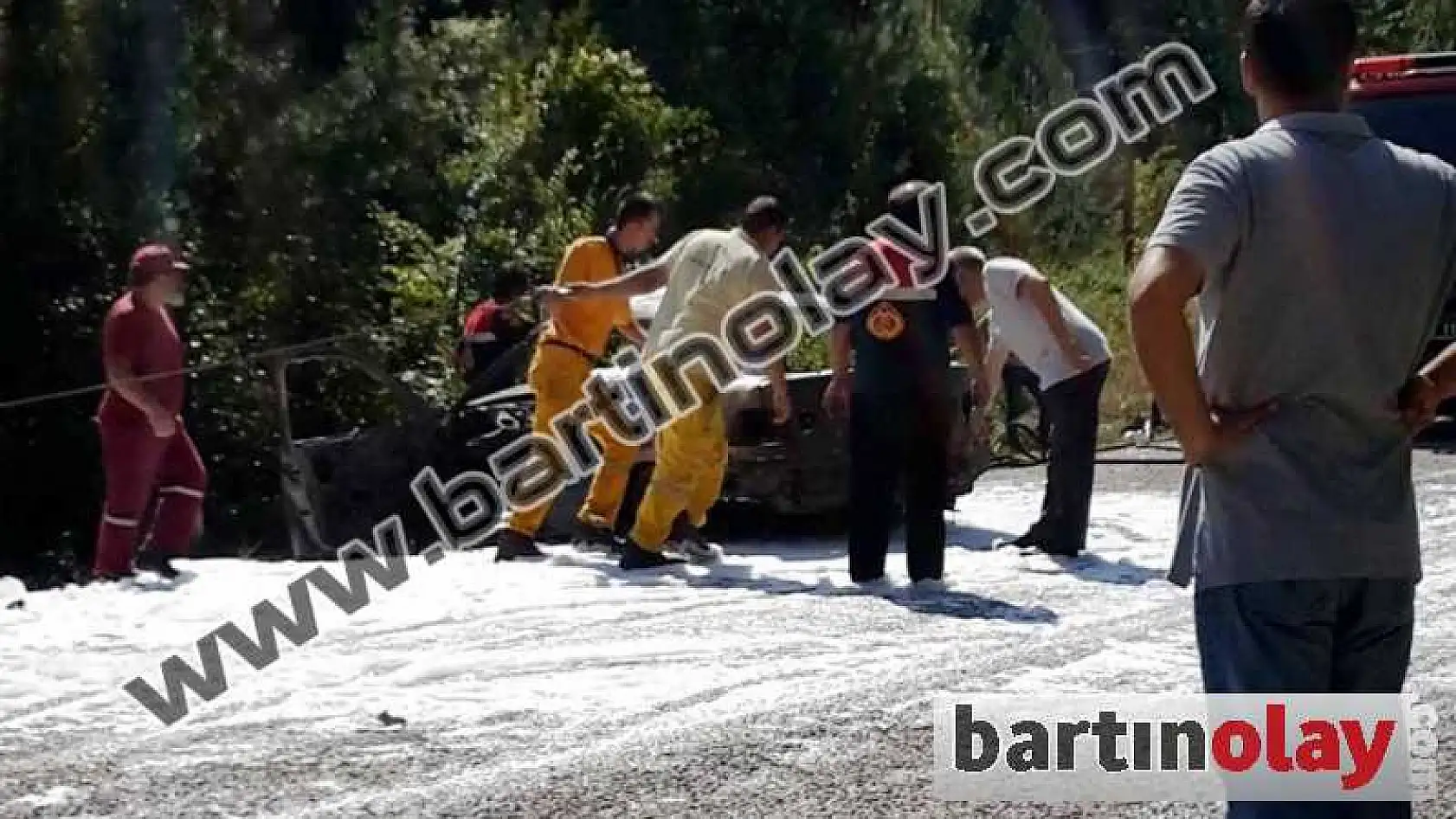 KAZA YAPAN ARAÇ ALEV ALEV YANDI