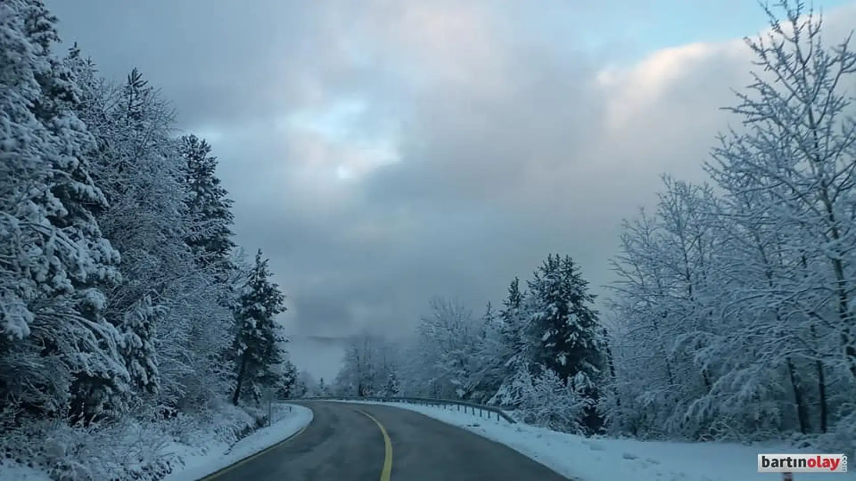 Ahmetusta geçidinde kar etkili oluyor