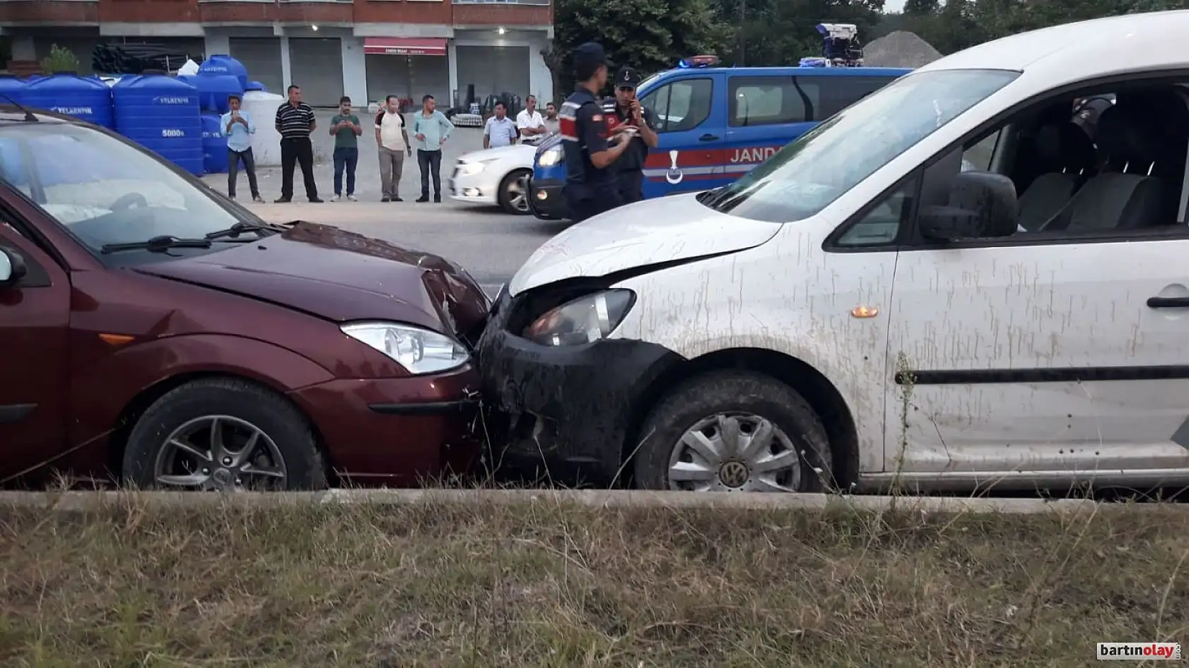 Akçamescit kavşağında kaza, 2 yaralı