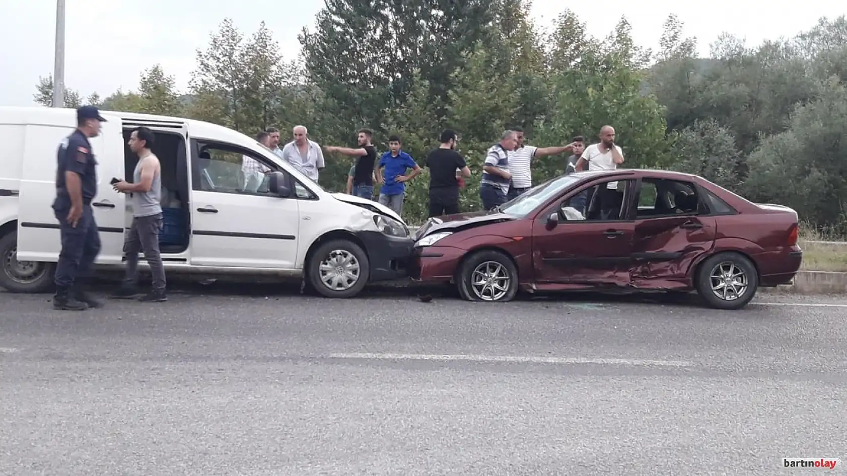 Akçamescit kavşağında kaza, 2 yaralı