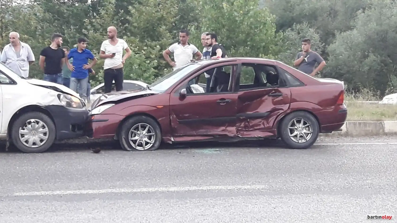 Akçamescit kavşağında kaza, 2 yaralı