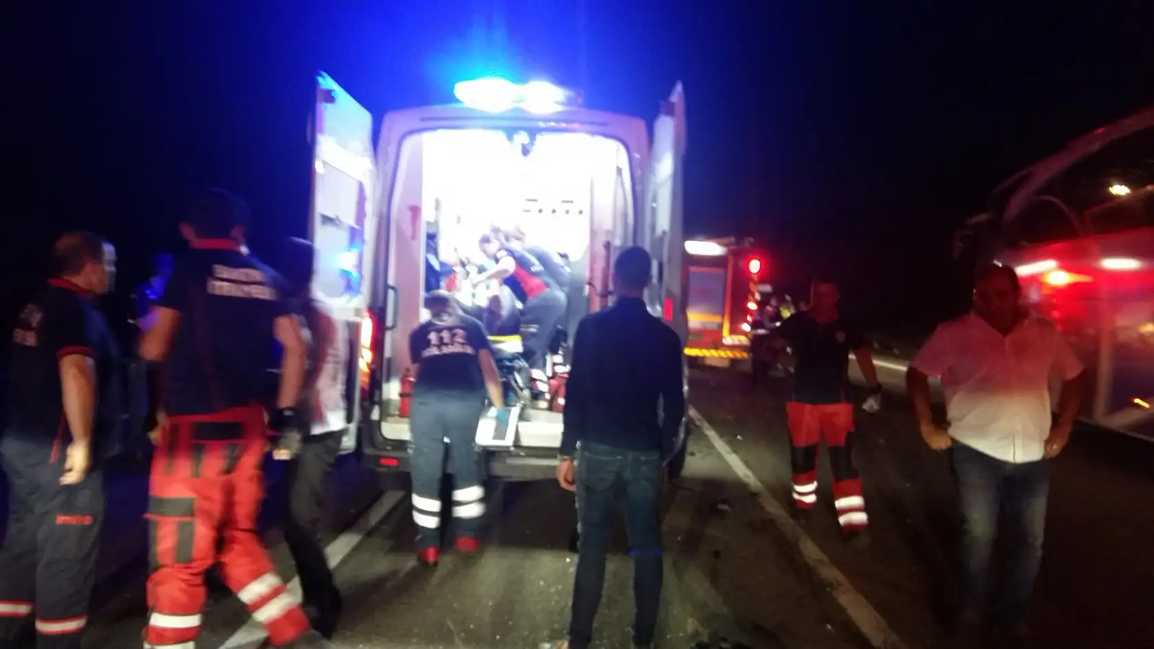 Akmanlar'da 2 otomobil çarpıştı, 3 yaralı