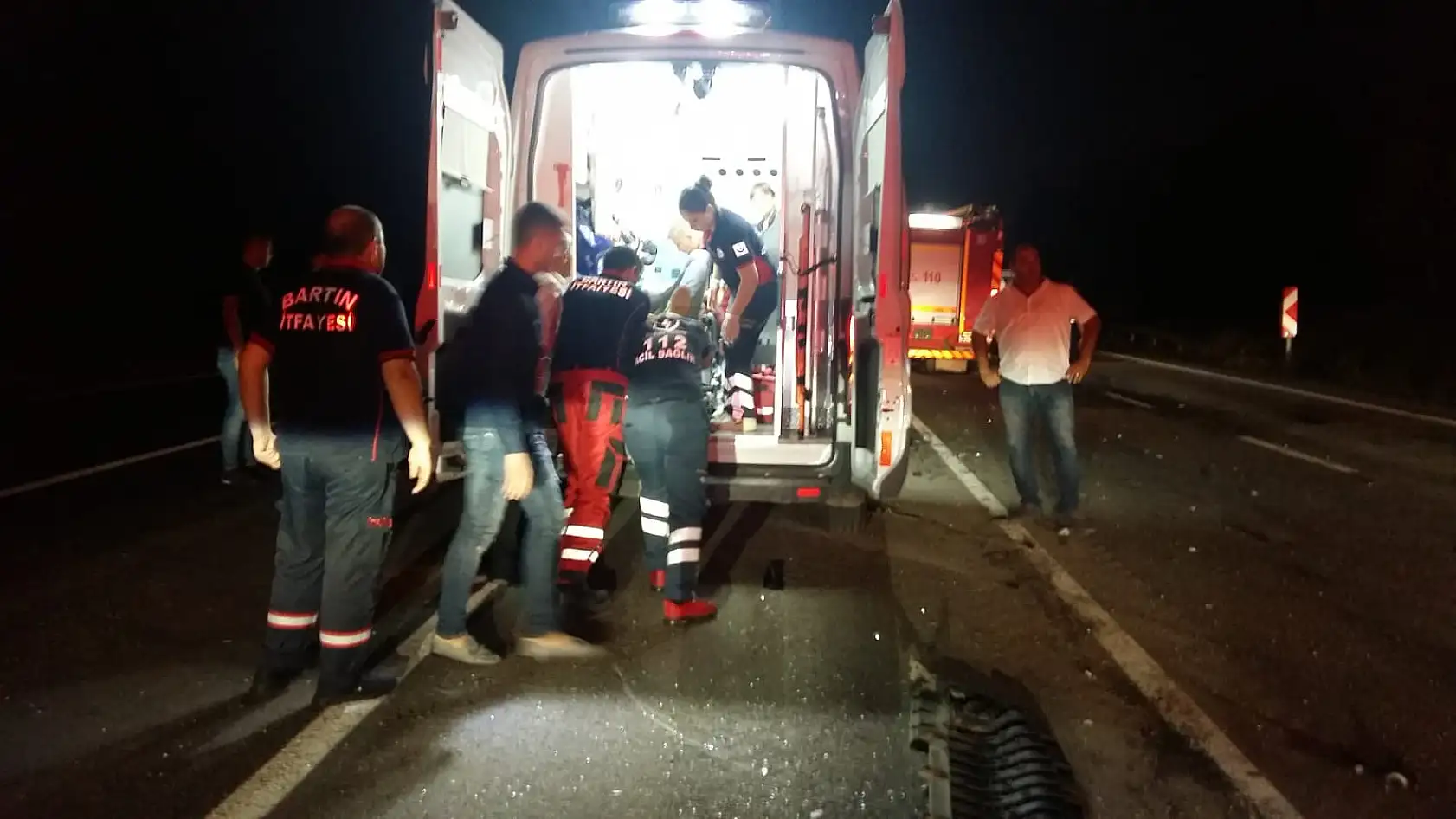 Akmanlar'da 2 otomobil çarpıştı, 3 yaralı