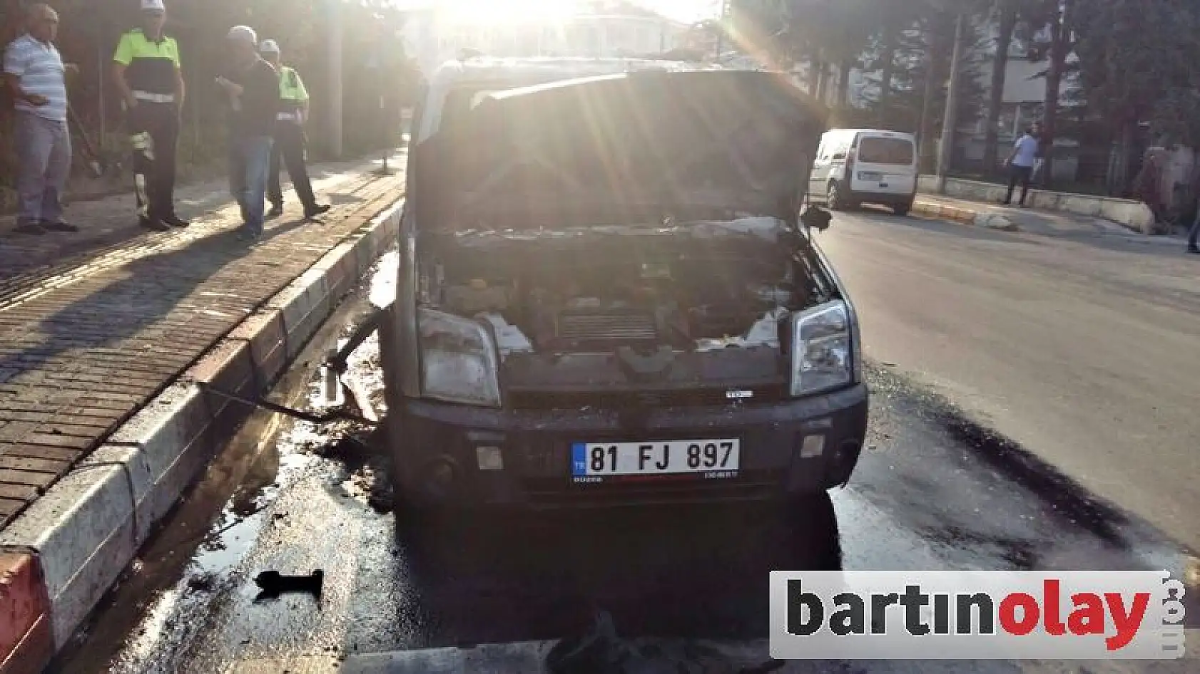 Alev Alan Araç Küle Döndü