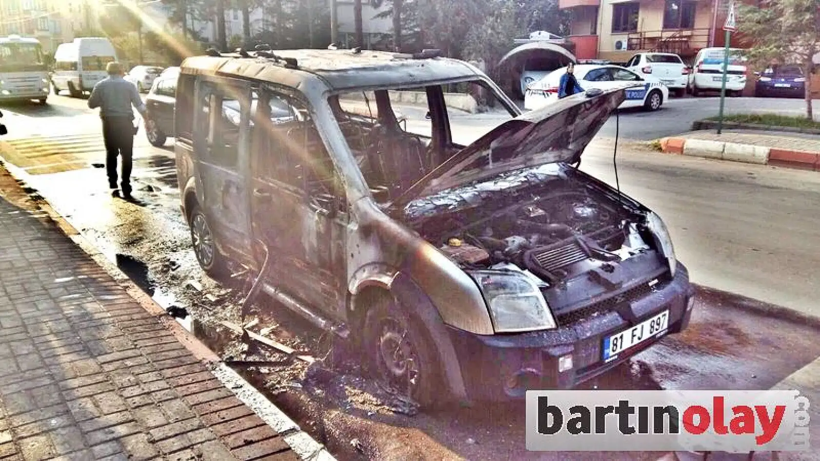 Alev Alan Araç Küle Döndü