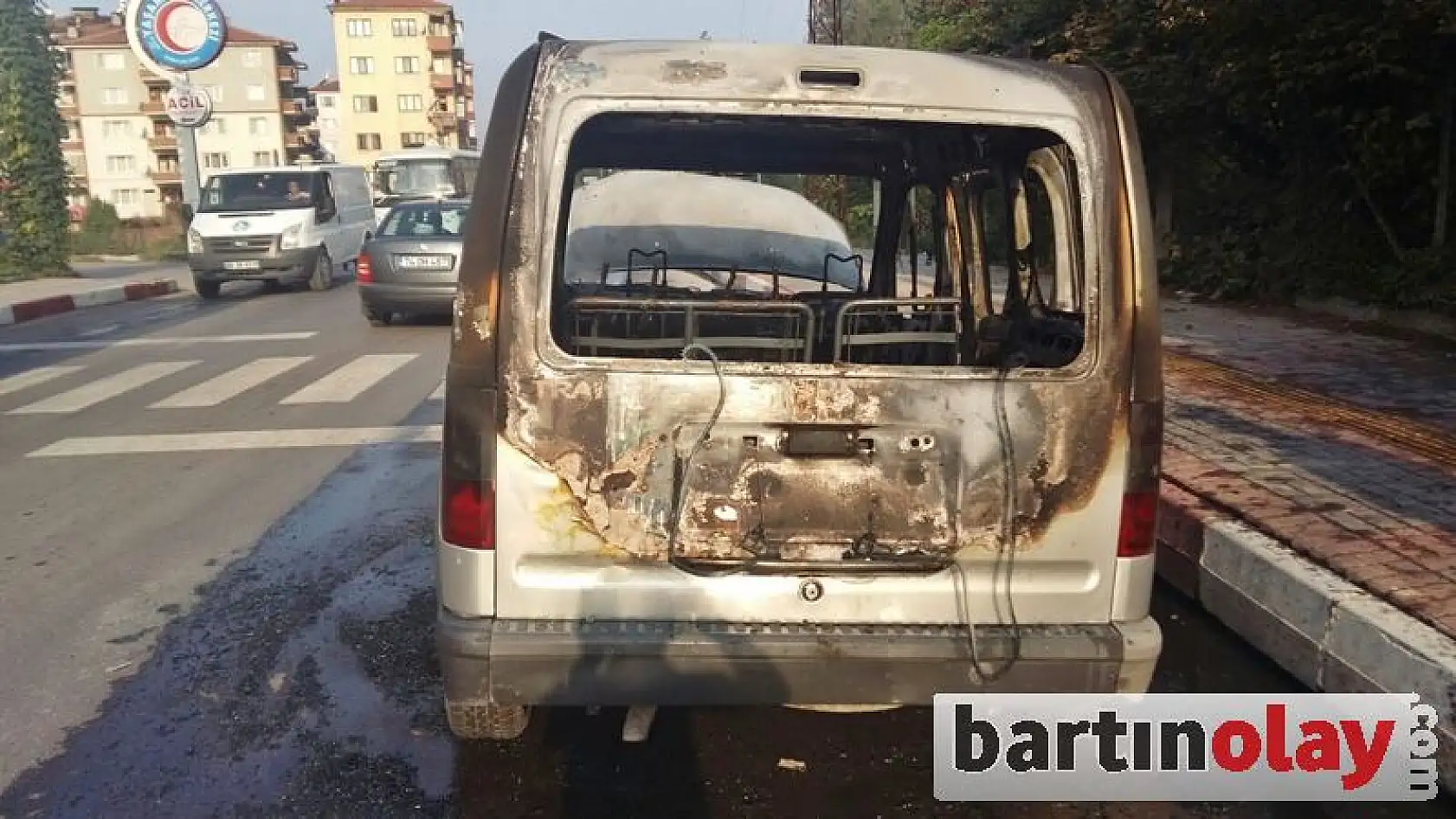 Alev Alan Araç Küle Döndü