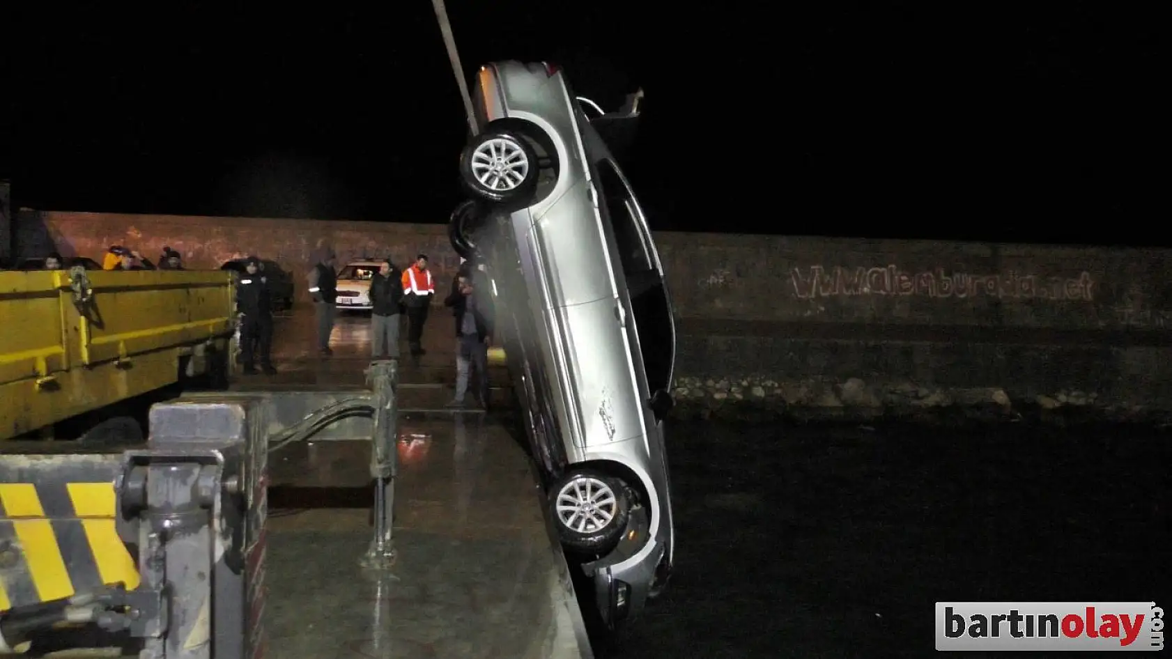 Amasra'da denize otomobil düştü