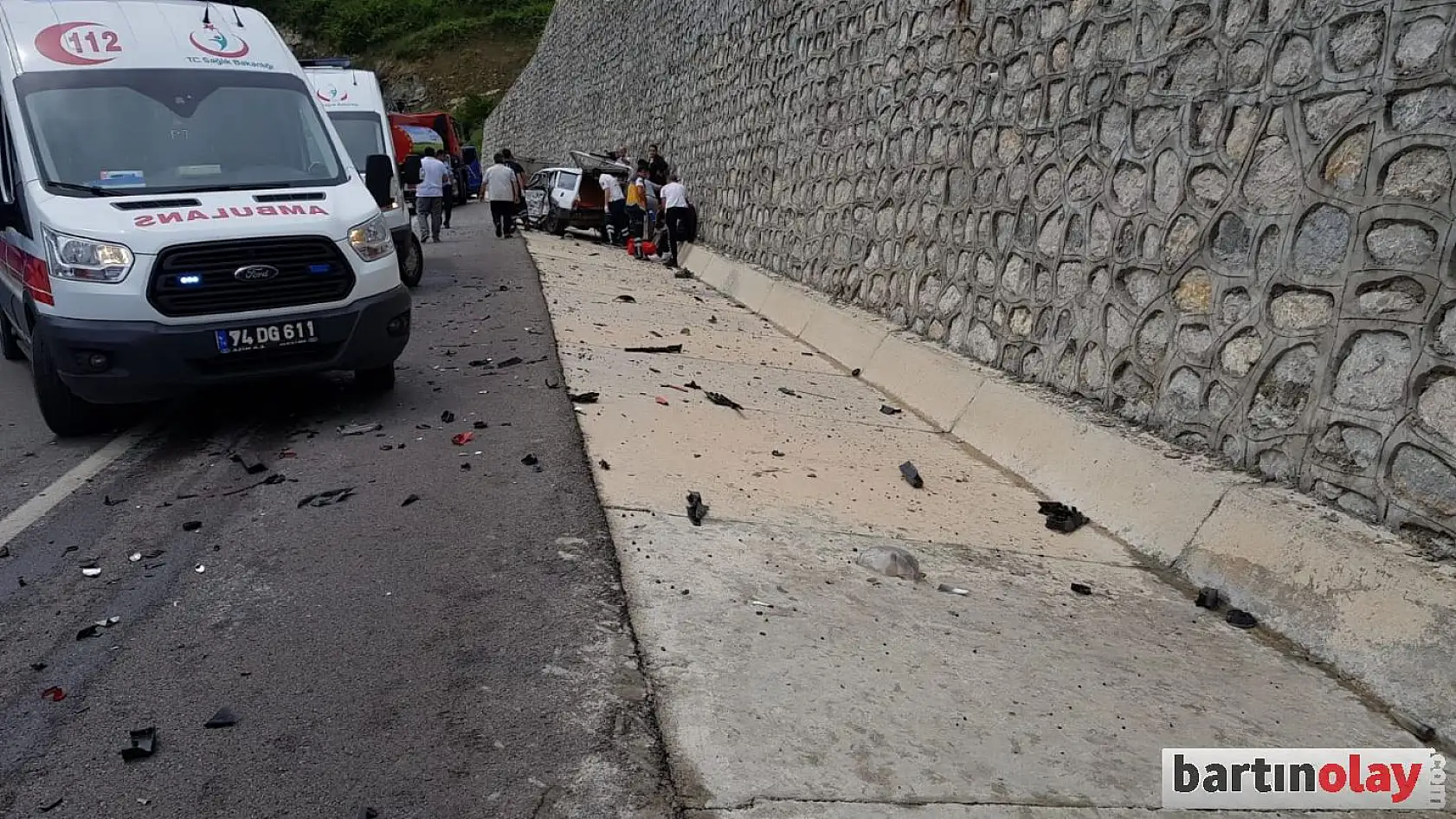 Amasra yolunda iki araç çarpıştı