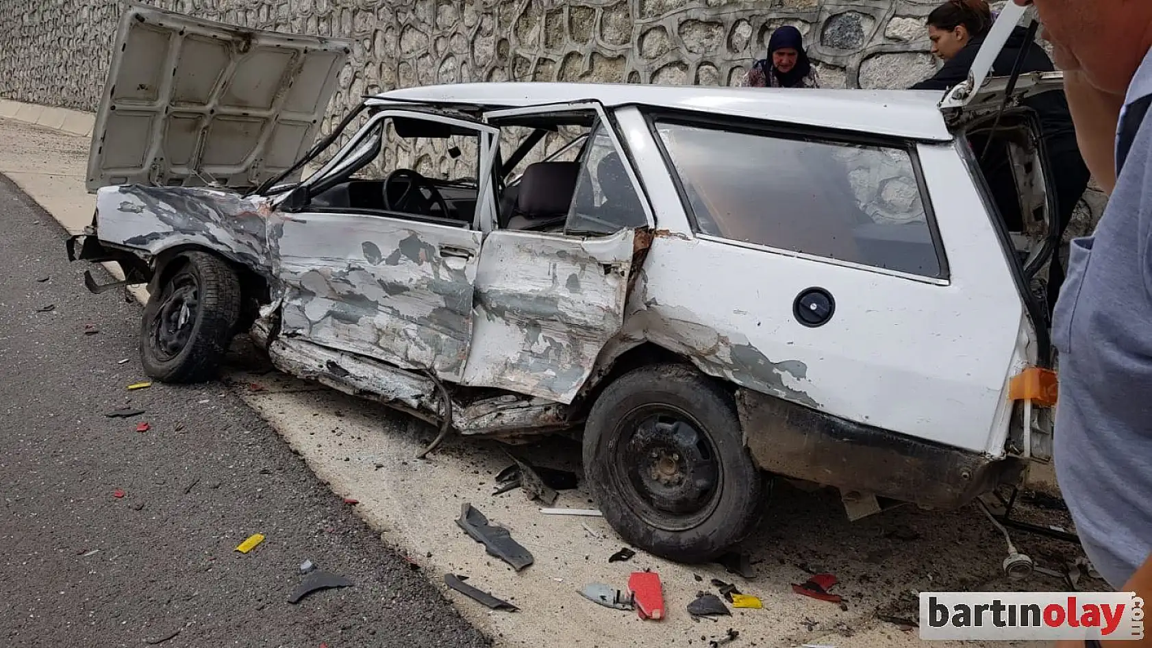 Amasra yolunda iki araç çarpıştı