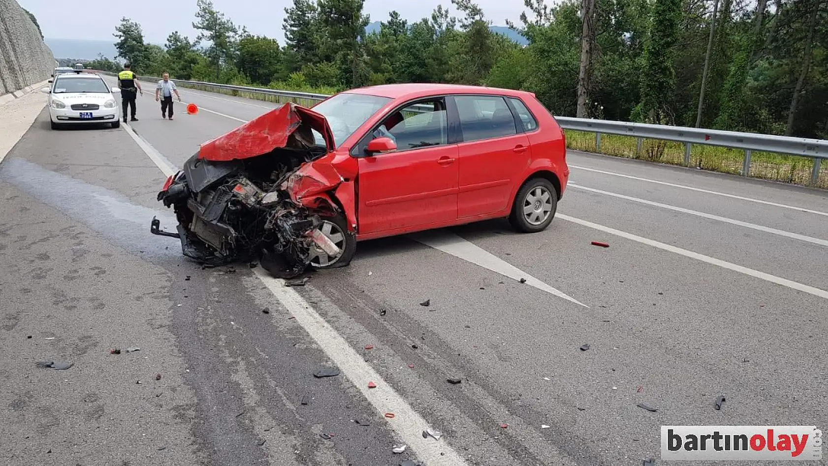 Amasra yolunda iki araç çarpıştı