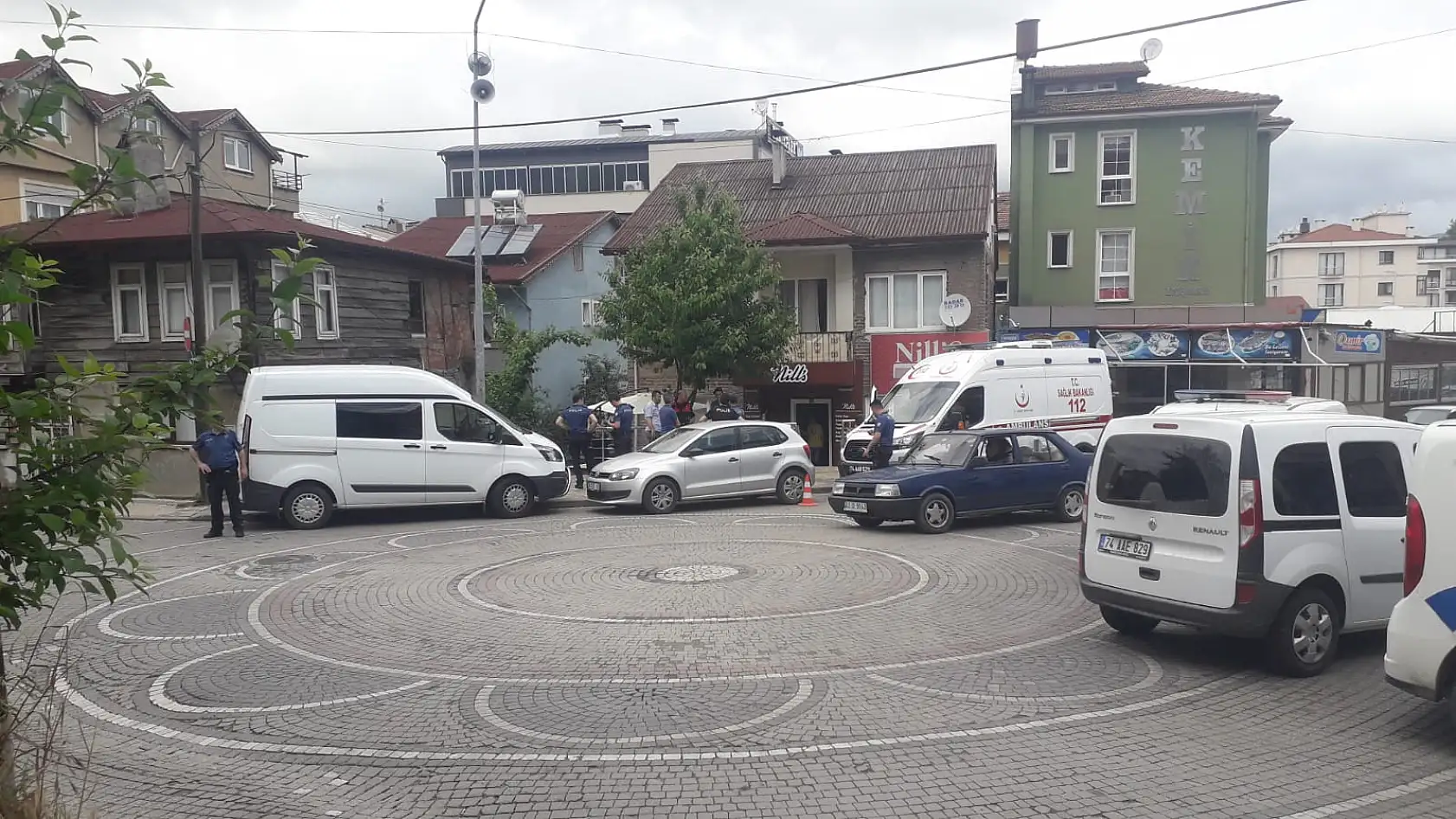 Annesini bıçaklayarak öldürdü