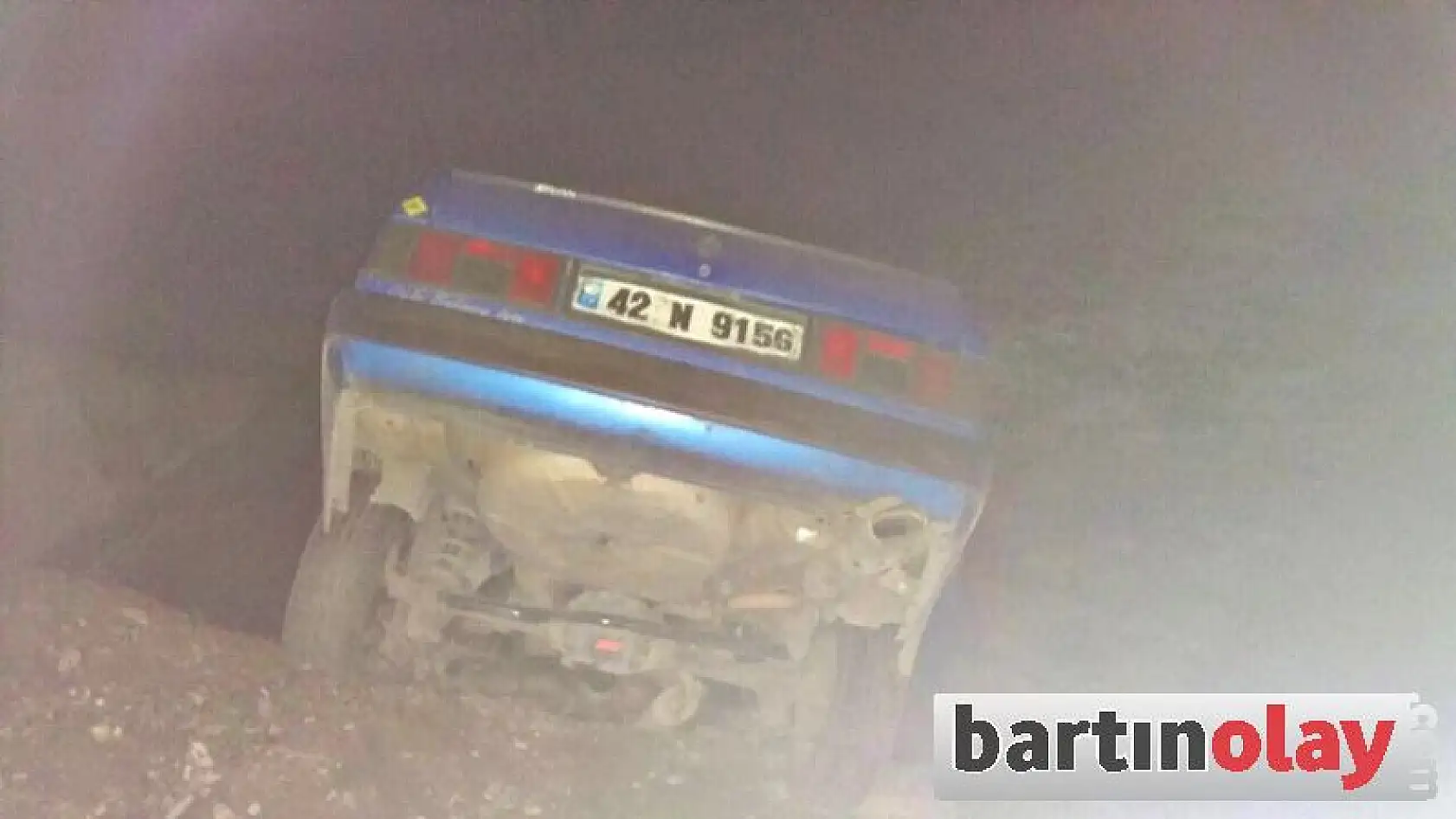 Ata çarpan otomobil şarampole yuvarlandı