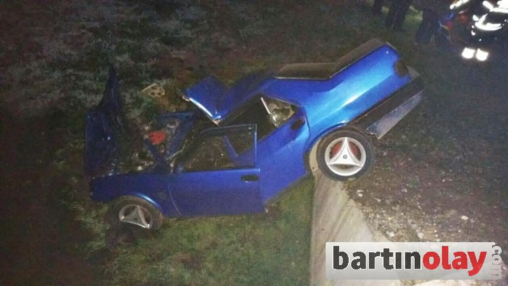 Ata çarpan otomobil şarampole yuvarlandı