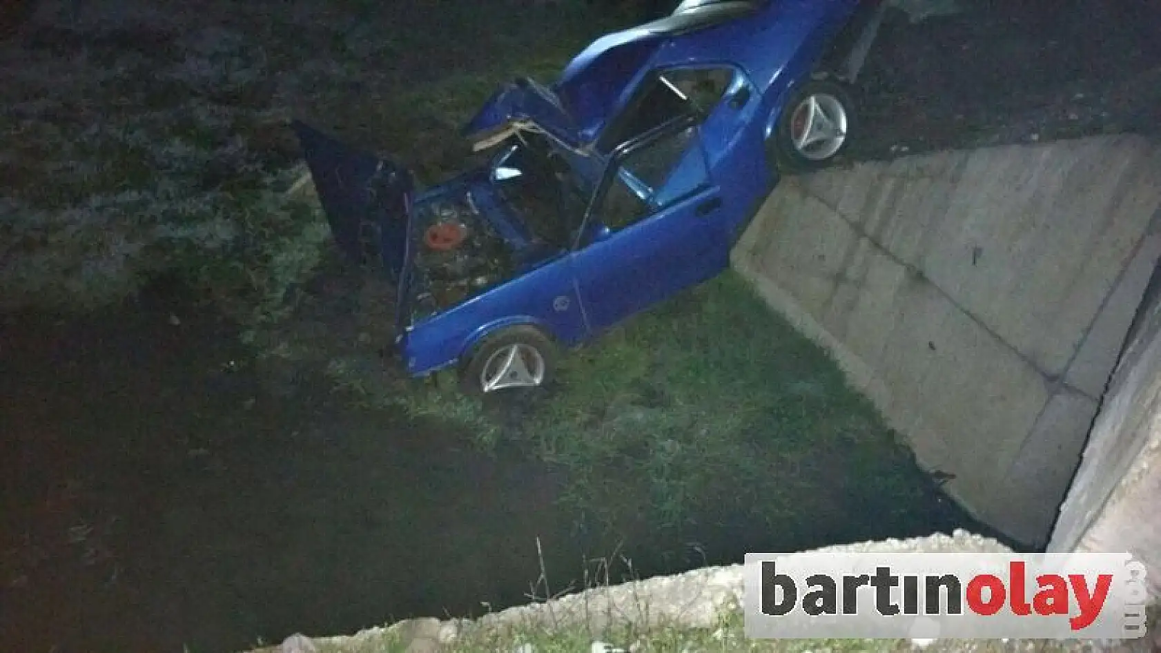 Ata çarpan otomobil şarampole yuvarlandı