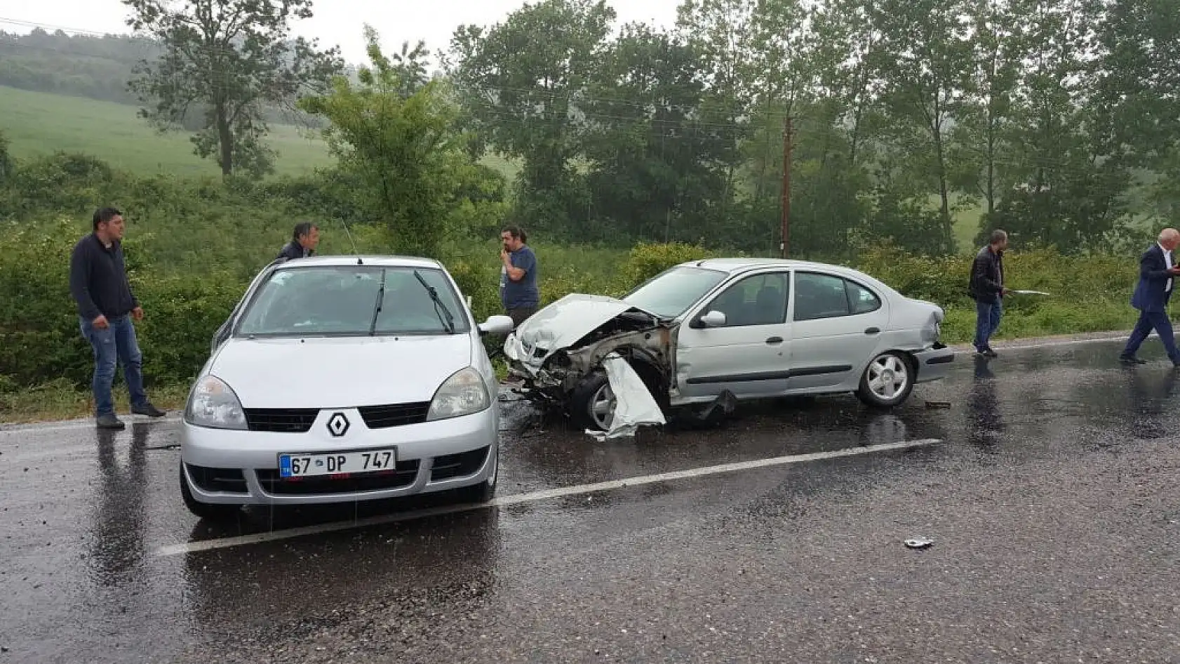 Aynı yerde 10 araç birden kaza yaptı