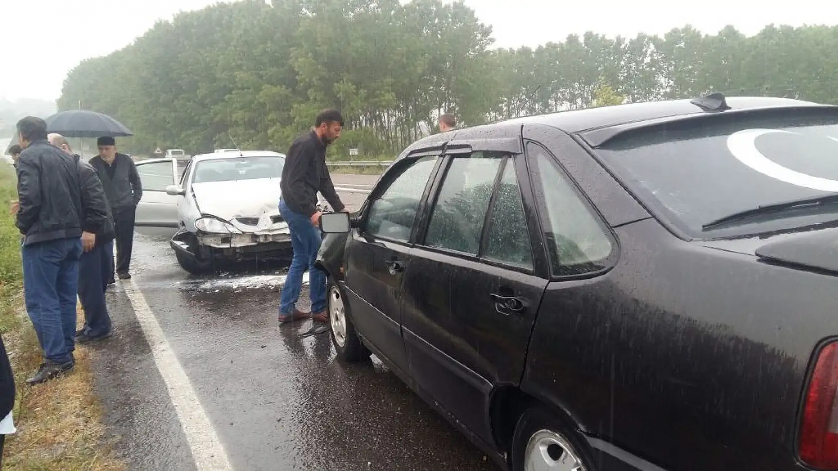 Aynı yerde 10 araç birden kaza yaptı