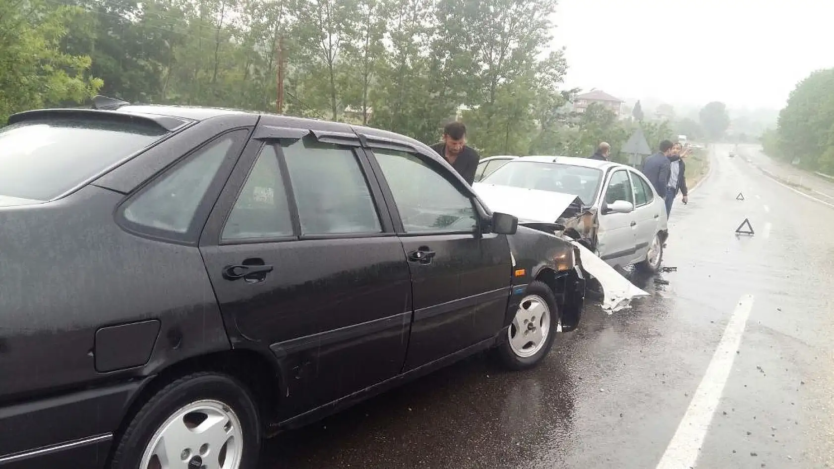 Aynı yerde 10 araç birden kaza yaptı