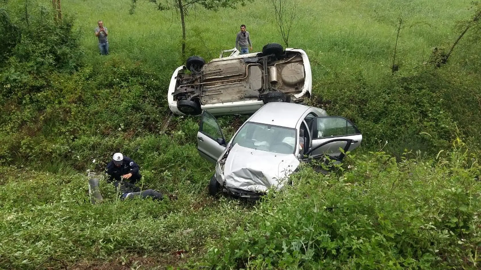 Aynı yerde 10 araç birden kaza yaptı